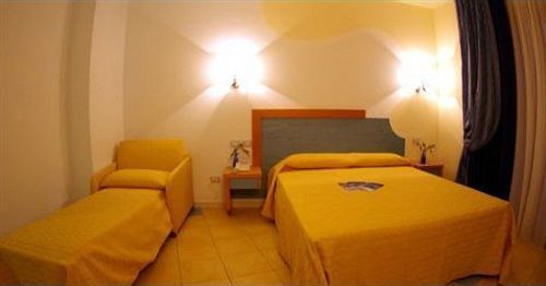 Hotel Club Cala Longa Montauro 外观 照片