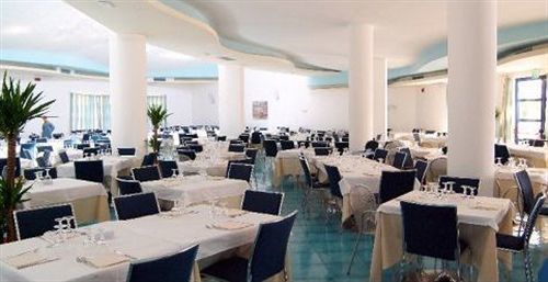 Hotel Club Cala Longa Montauro 外观 照片
