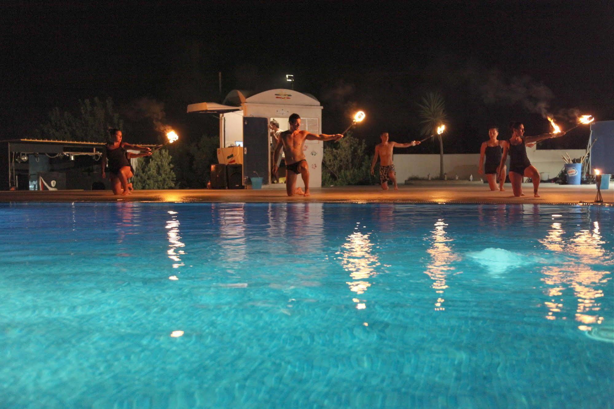 Hotel Club Cala Longa Montauro 外观 照片